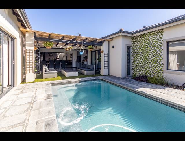 4 BEDROOM FREEHOLD FOR SALE IN PARKLANDS NORTH